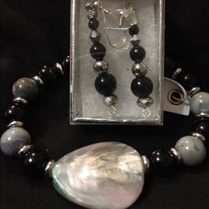 2   (Set) Bracelet/ Earrings